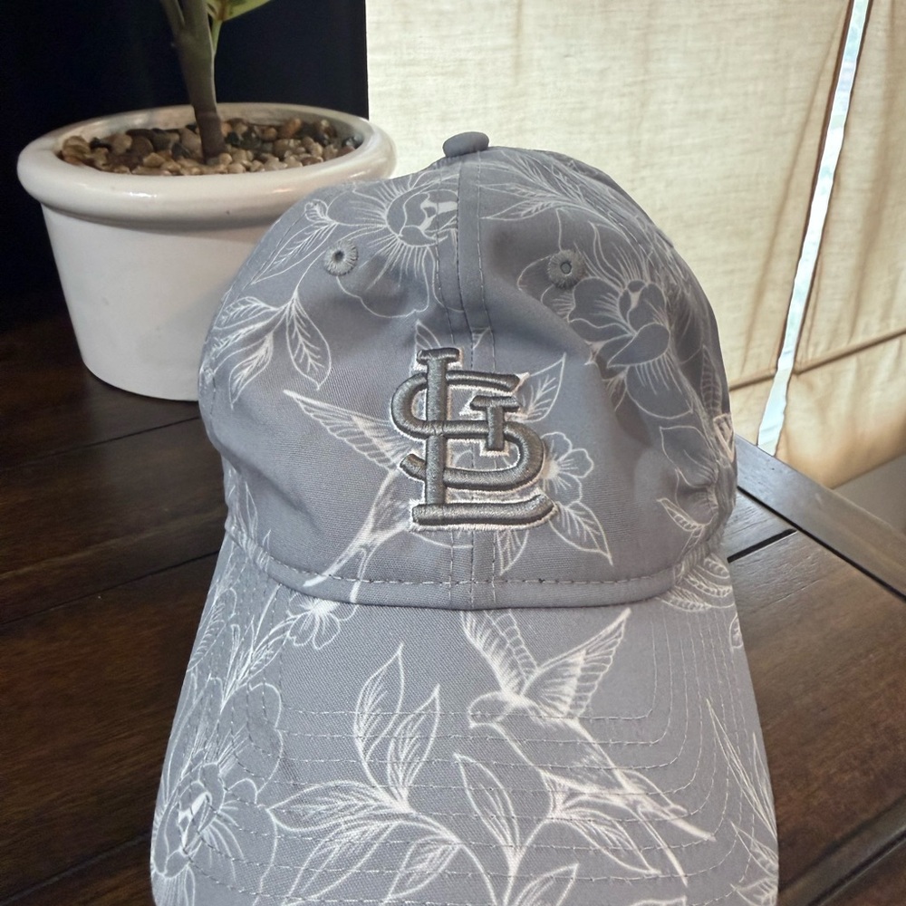 New Era Black and White 9TWENTY St. Louis Cardinals Floral Cap